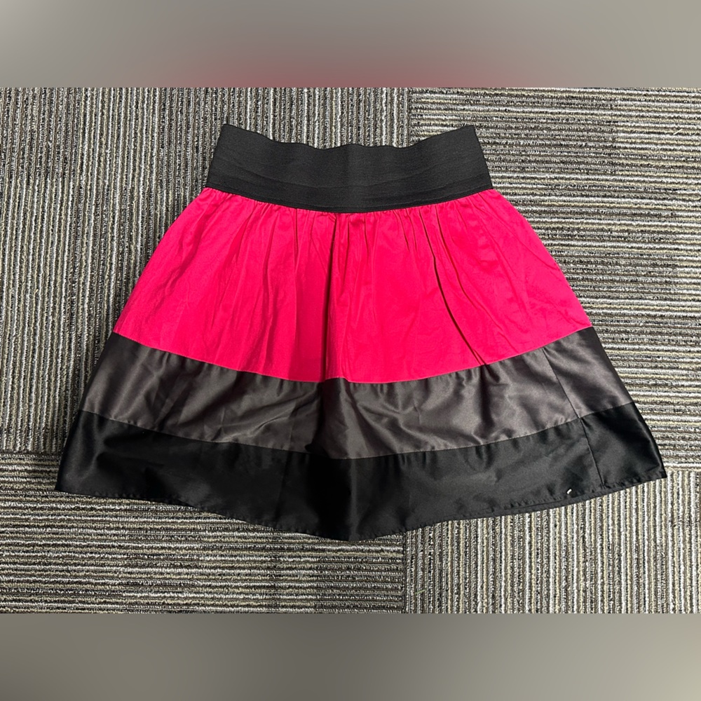Fun skirt size large. Elastic waistband
Buy Spring St